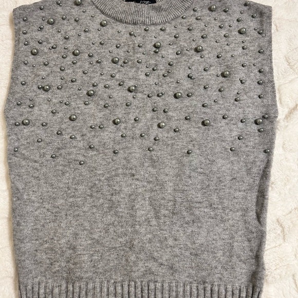 Gray Sleeveless Sweater with Beaded Design - Picture 1 of 7